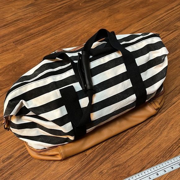 DSW travel bag - Picture 2 of 3